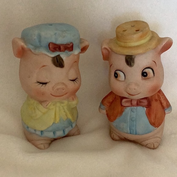 Vintage Bisque Handpainted Flirting Boy & Blushing Girl Pig Salt & Pepper Shaker - Picture 1 of 6